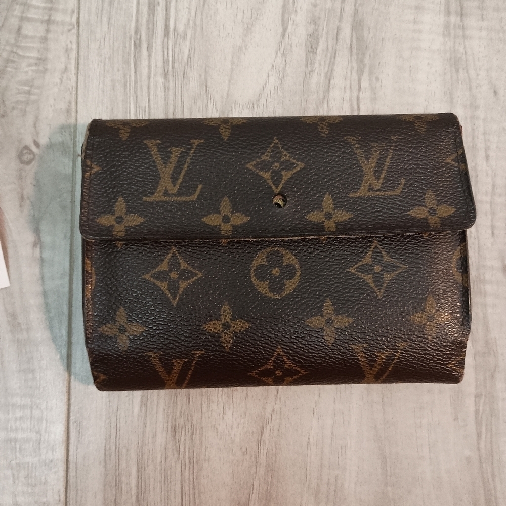 Louis Vuitton Alexandra patent leather wallet